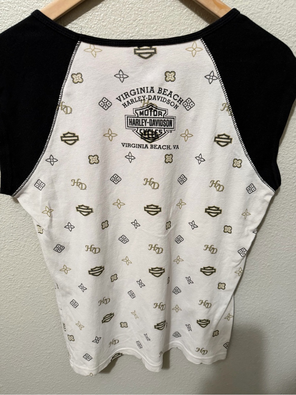 Harley-Davidson White Top with Black Cap Sleeves and Gold Logo Print - Picture 4 of 5